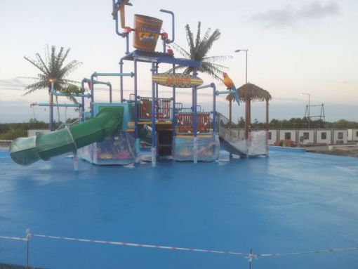  Polyurea Sprey yüzme havuzu, Su Parkları ve Oyun Alanları Su Yalıtımı Uygulaması